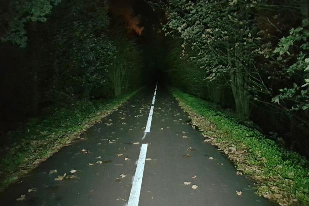 Onverlicht fietspad